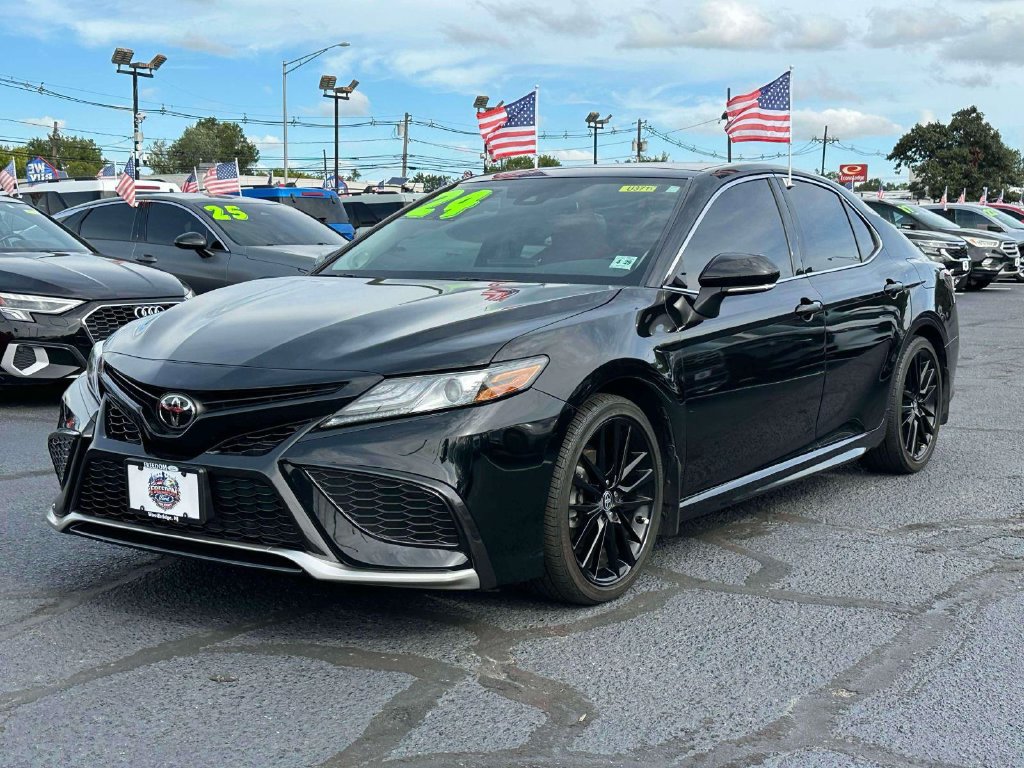 Used 2024 Toyota Camry XSE w/ Cold Weather Package FWD image 2