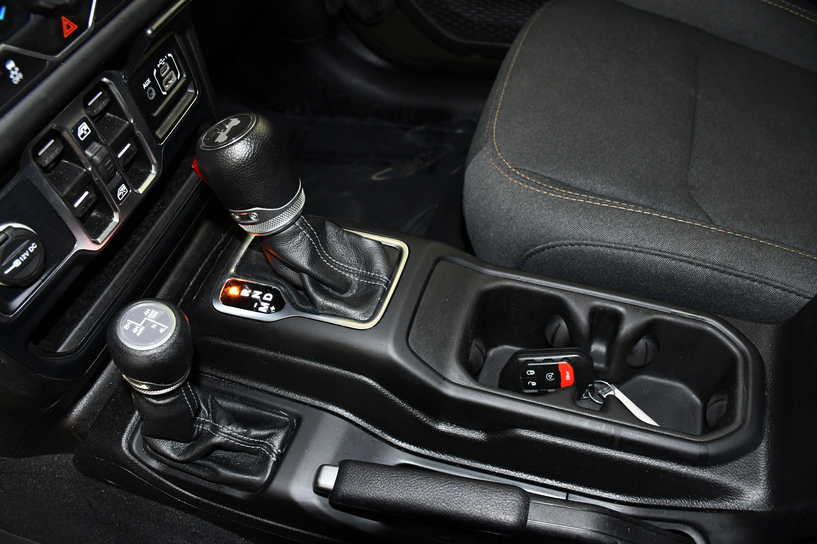 Used 2024 Jeep Wrangler Unlimited Sahara AWD/4WD image 32
