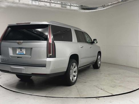 Used 2019 Cadillac Escalade ESV Premium Luxury AWD/4WD image 2