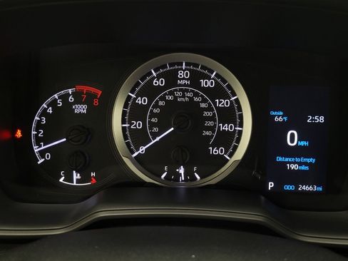 Used 2021 Toyota Corolla LE image 23