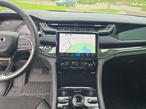Used 2024 Jeep Grand Cherokee Trailhawk w/ Luxury Tech Group III AWD/4WD image 19
