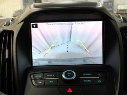 Used 2019 Ford Escape SE image 4