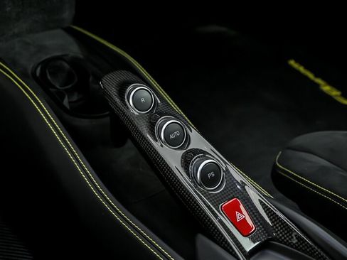 Used 2021 Ferrari F8 Tributo RWD image 35