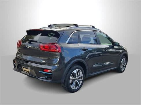 Used 2022 Kia Niro EX image 8