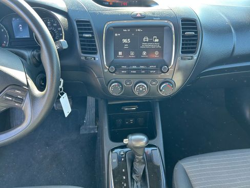 Used 2018 Kia Forte LX w/ LX Popular Package image 9