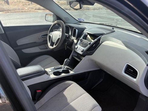 Used 2017 Chevrolet Equinox LS image 17