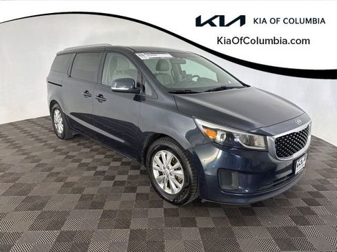 Used 2017 Kia Sedona LX w/ LX Essentials Premium Package FWD image 1
