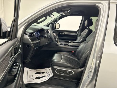 Used 2022 Jeep Wagoneer Series II w/ Convenience Group I AWD/4WD image 9