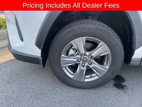 Used 2025 Toyota RAV4 LE AWD/4WD image 2