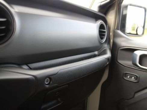 Used 2022 Jeep Gladiator Sport image 21