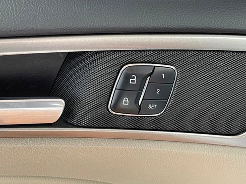 Used 2017 Ford Fusion SE w/ Fusion SE Technology Package image 15