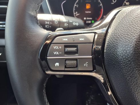 Used 2025 Honda Pilot EX-L image 16