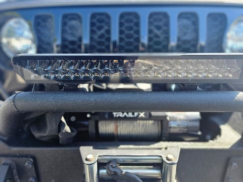 Used 2023 Jeep Gladiator Sport AWD/4WD image 6