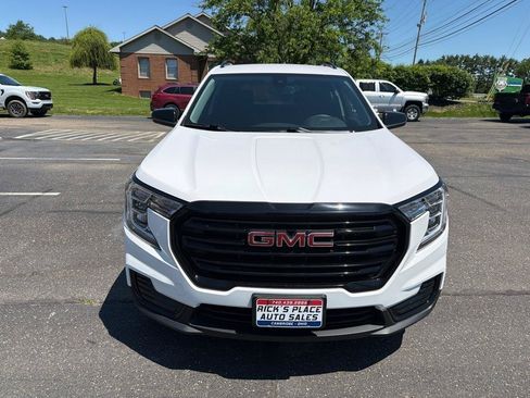 Used 2024 GMC Terrain SLE w/ Driver Convenience Package AWD/4WD image 8