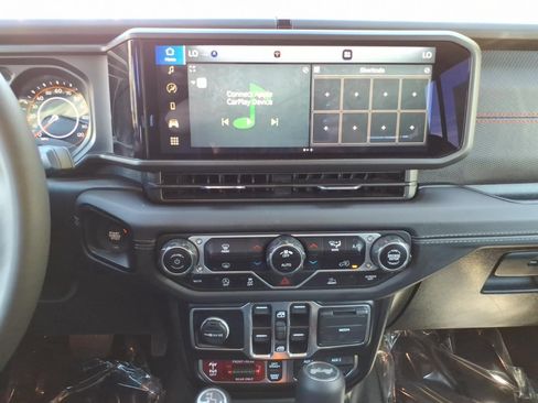 Used 2025 Jeep Wrangler Unlimited Rubicon AWD/4WD image 21