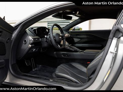 Used 2025 Aston Martin V8 Vantage Coupe image 3