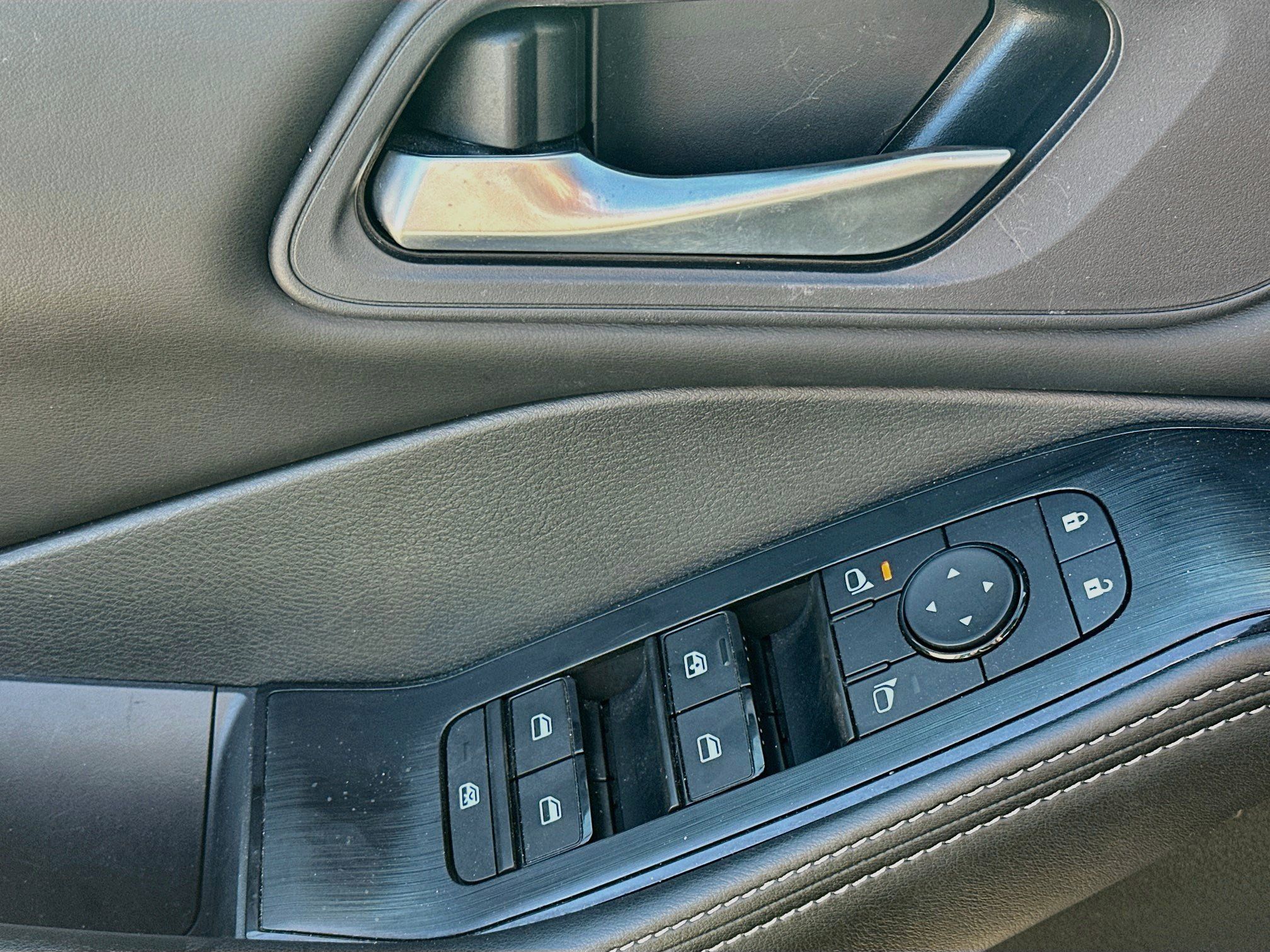 Used 2025 Nissan Rogue SV AWD/4WD image 15