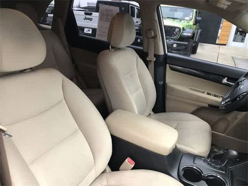 Used 2011 Kia Sorento LX image 30