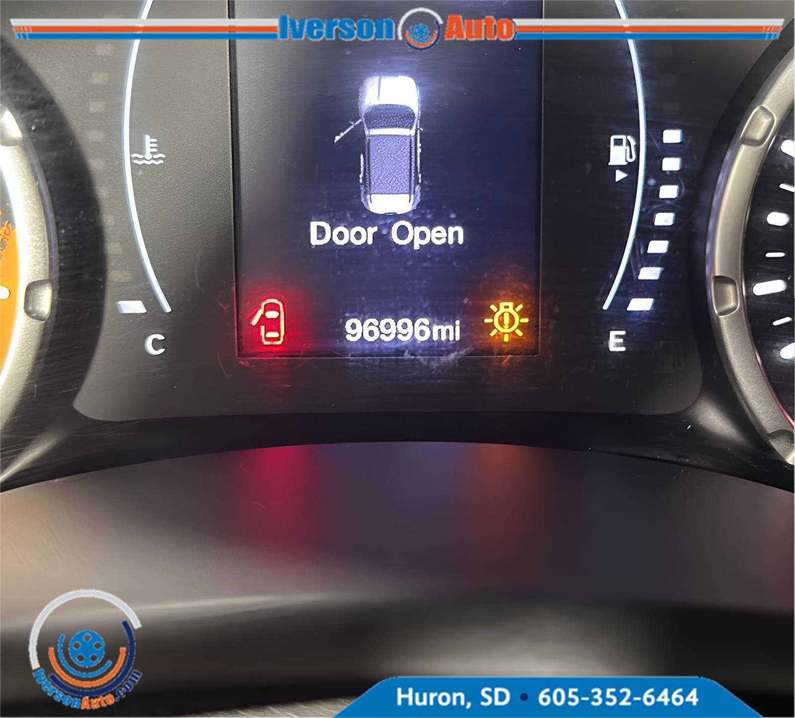 Used 2018 Jeep Renegade Latitude w/ Cold Weather Group AWD/4WD image 17