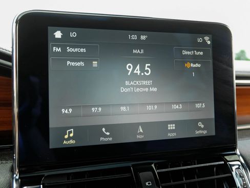 Used 2018 Lincoln Navigator Select AWD/4WD image 39