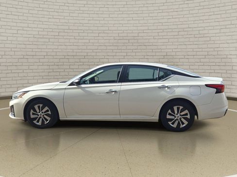 Used 2024 Nissan Altima 2.5 S FWD image 8