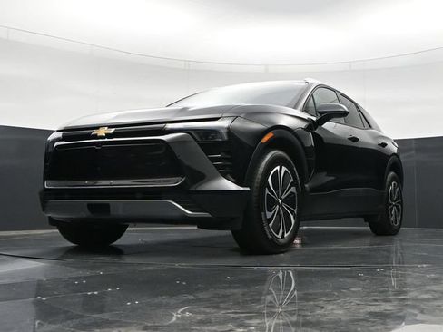 Used 2024 Chevrolet Blazer EV LT AWD/4WD image 44