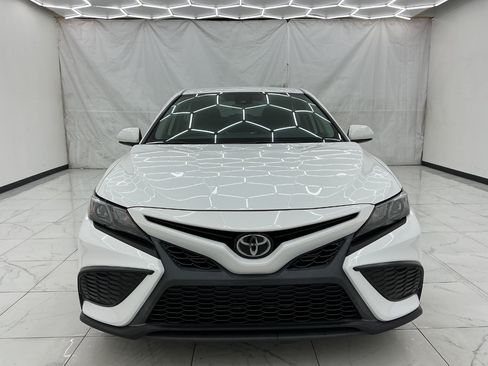 Used 2021 Toyota Camry SE FWD image 5