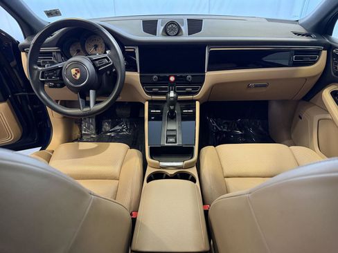 Certified 2024 Porsche Macan image 17