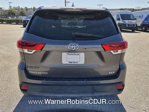 Used 2019 Toyota Highlander XLE image 10