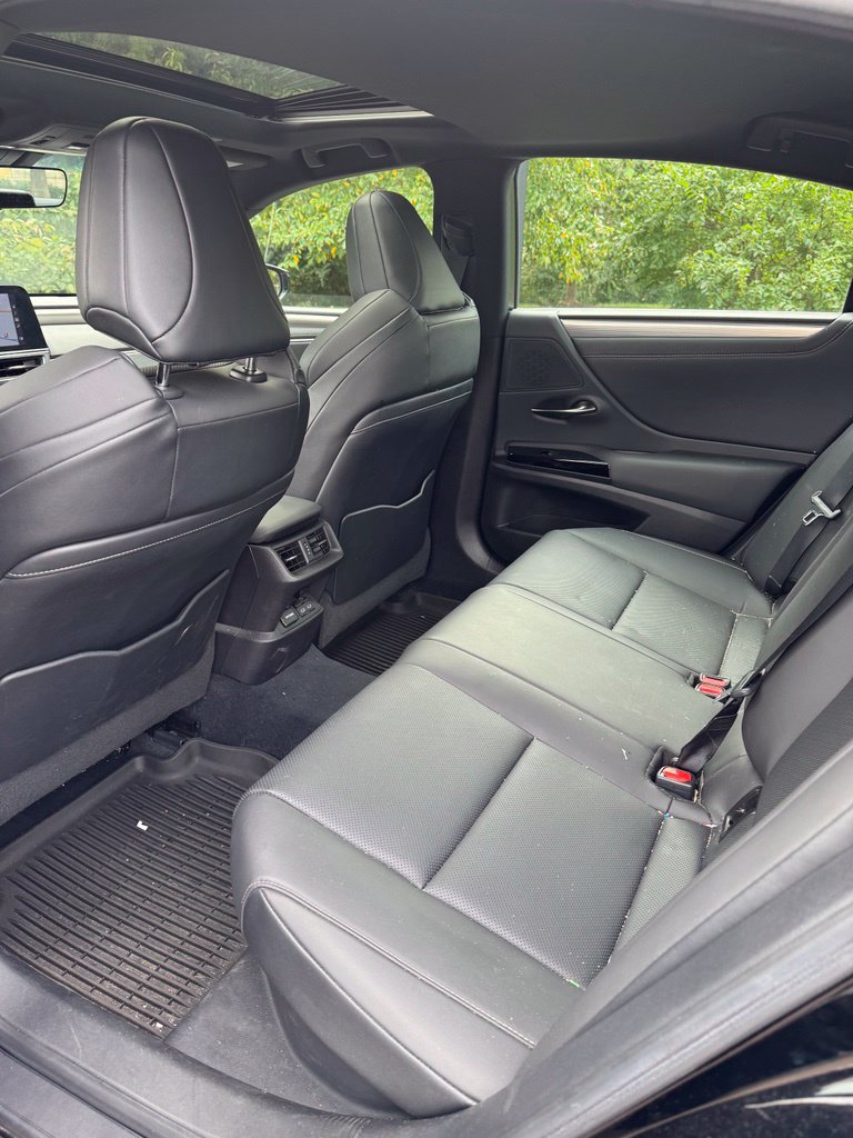 Used 2022 Lexus ES 300h F Sport w/ Accessory Package FWD image 9