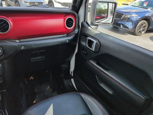 Used 2023 Jeep Wrangler Unlimited Rubicon AWD/4WD image 16