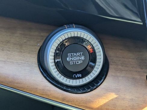 Used 2023 Jeep Grand Wagoneer Series III AWD/4WD image 25