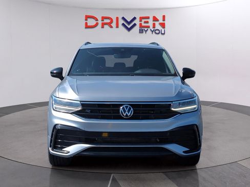 Used 2023 Volkswagen Tiguan SE R-Line image 8