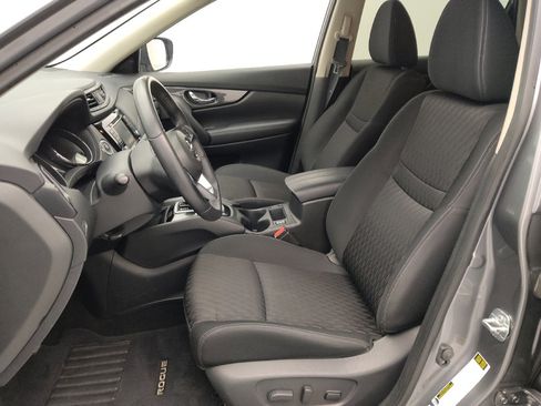 Used 2019 Nissan Rogue SV image 17