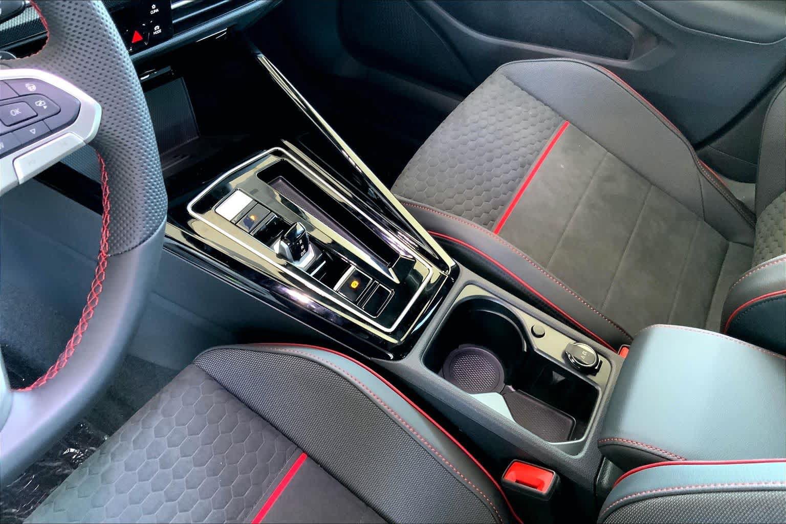 New 2026 Volkswagen GTI SE FWD image 7