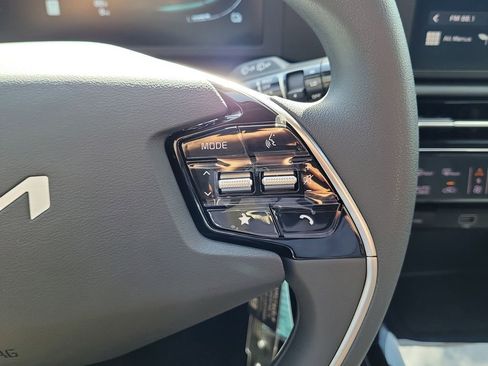 New 2026 Kia Niro LX FWD image 27