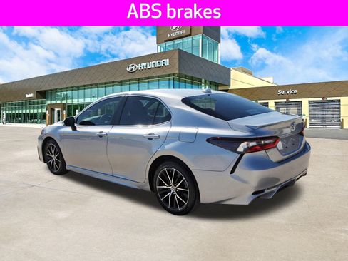 Used 2024 Toyota Camry SE image 8