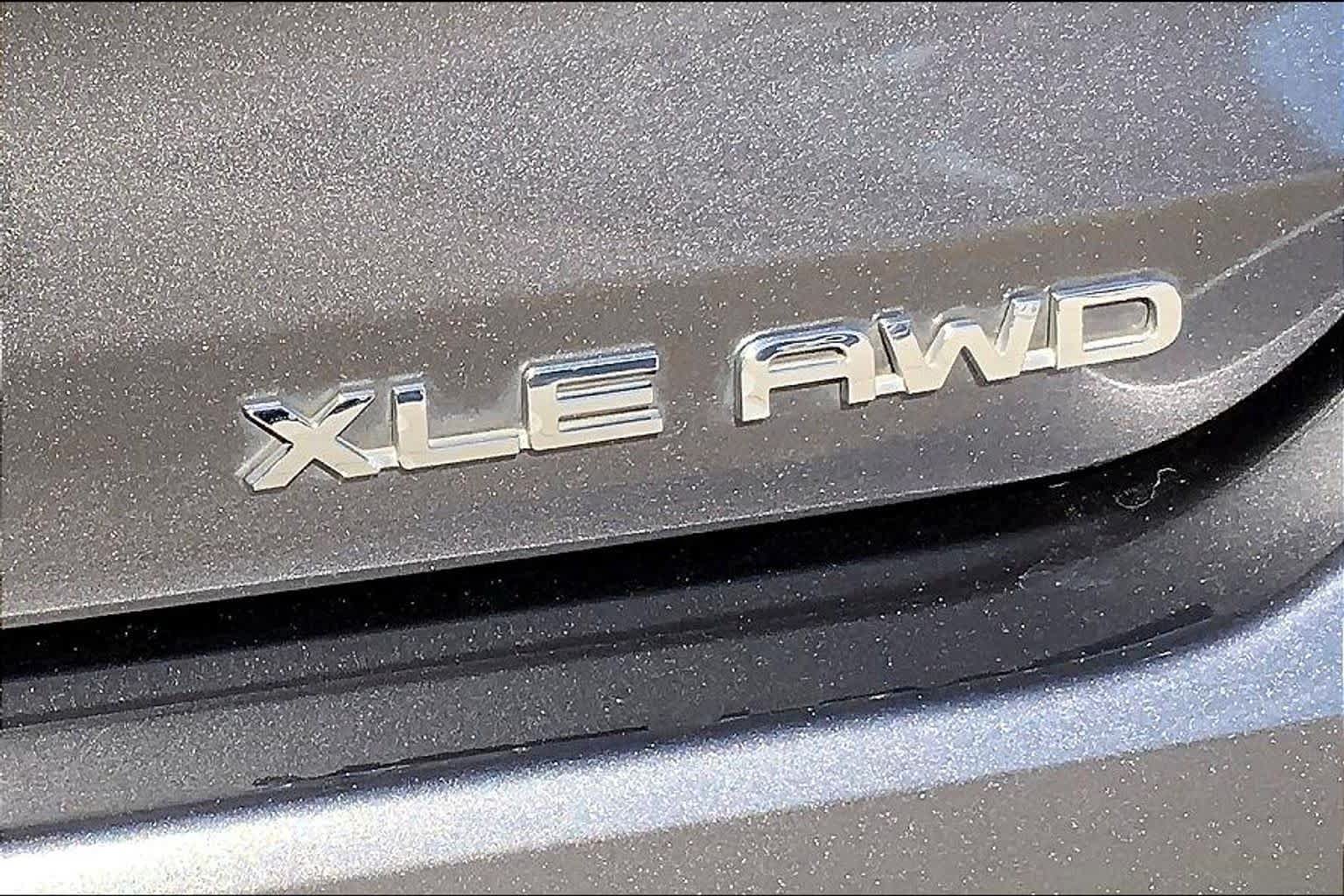 Used 2024 Toyota Highlander XLE AWD/4WD image 10