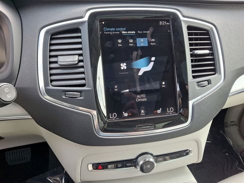 Used 2022 Volvo XC90 T5 Momentum AWD/4WD image 19