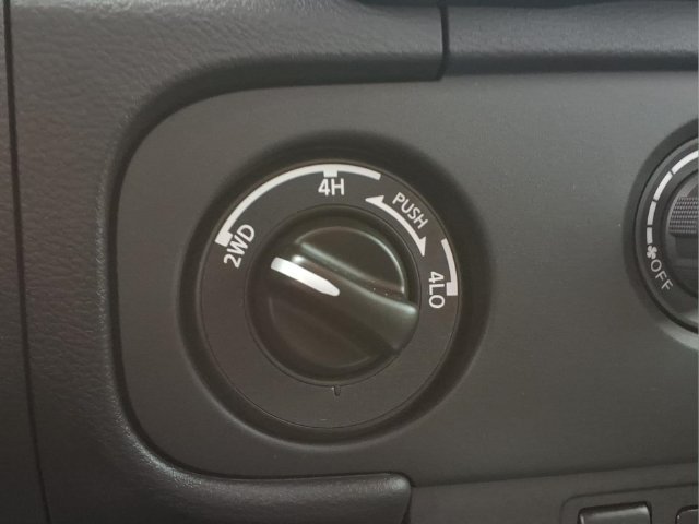 Certified 2025 Nissan Frontier SV AWD/4WD image 17