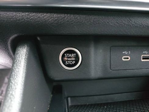 Used 2023 Nissan Rogue S image 34