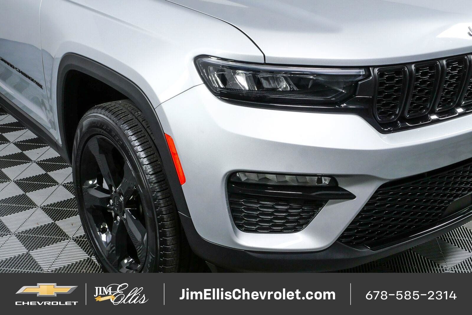 Used 2025 Jeep Grand Cherokee Limited w/ Black Appearance Package RWD image 37