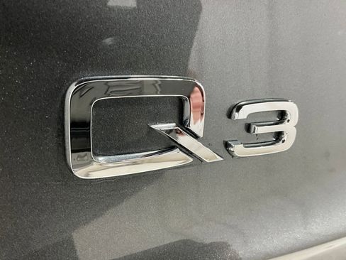 Used 2018 Audi Q3 2.0T Premium w/ Convenience Package AWD/4WD image 29