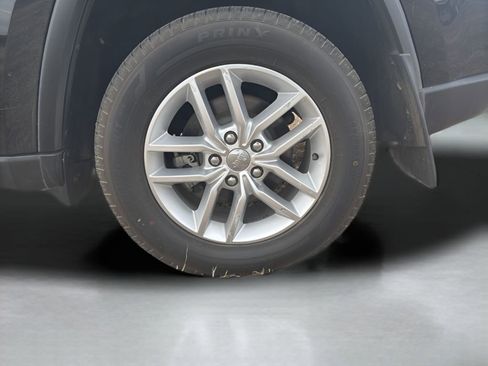 Used 2018 Jeep Grand Cherokee Laredo image 9