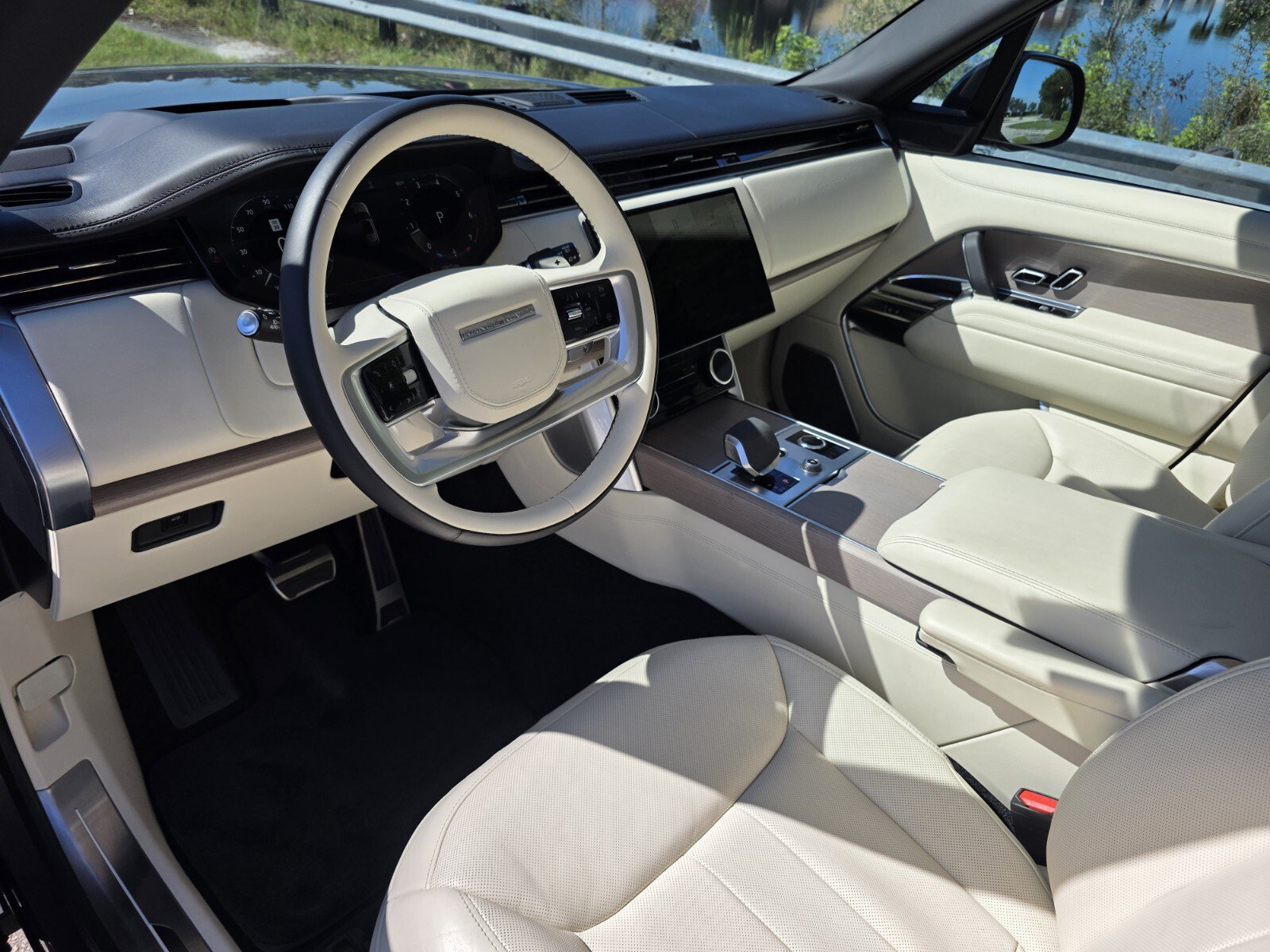 Certified 2023 Land Rover Range Rover First Edition AWD/4WD image 11