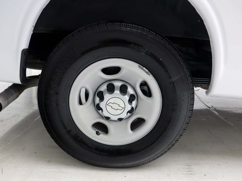 Used 2017 Chevrolet Express 3500 LS RWD image 28