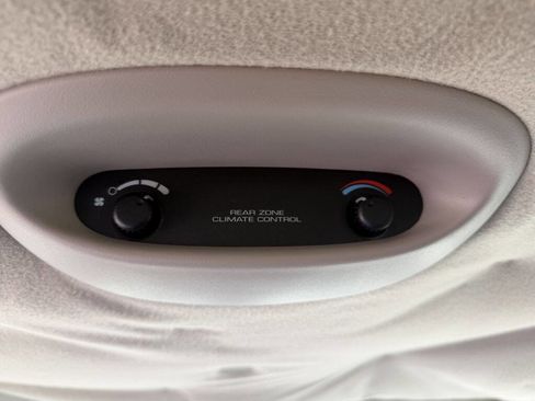 Used 2002 Dodge Grand Caravan SE image 9