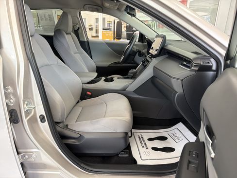 Used 2022 Toyota Venza LE AWD/4WD image 36