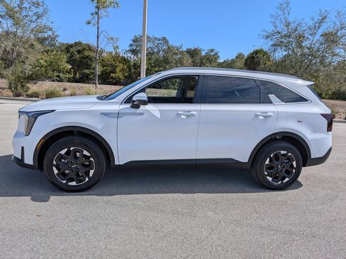 Certified 2025 Kia Sorento S image 8