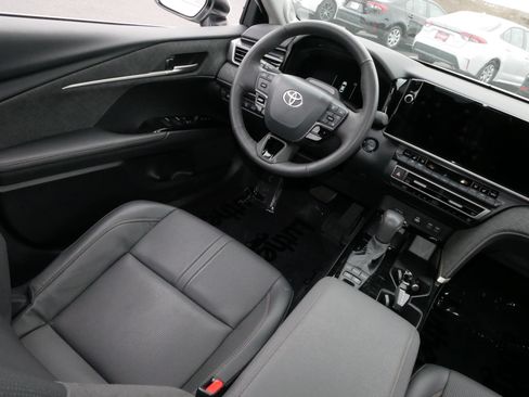 Used 2025 Toyota Camry XLE image 9